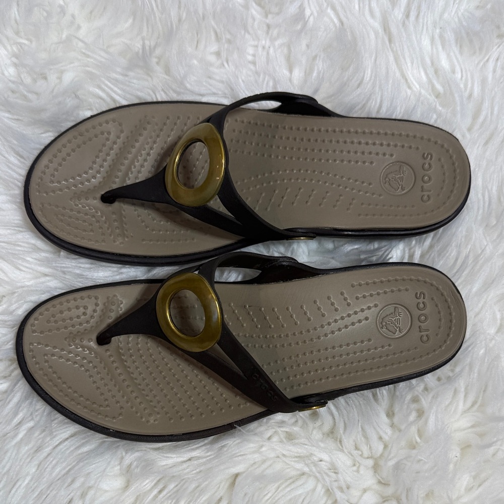 CROCS Women’s Brown and Gold Thong Sandals - Picture 4 of 8